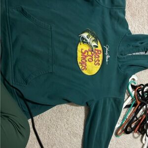 Bass pro sweatshirt size small